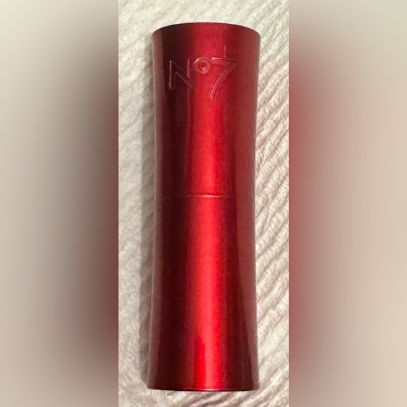 New Boots No7 Special Edition Moisture Drench Lipstick Pillarbox - Picture 1 of 6